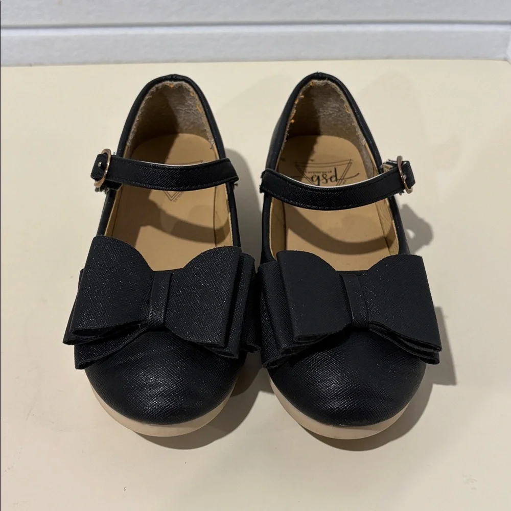 Pipperdoodles Lot of 2 Sparkly Black & Ivory Bow Girls Velcro Shoes Pip Squeak